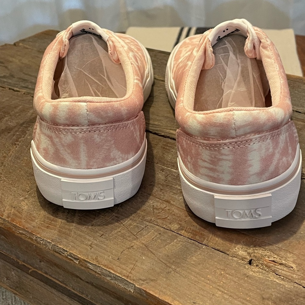 Toms New Pink and White Sneakers Size 7.5 Medium - Picture 4 of 6